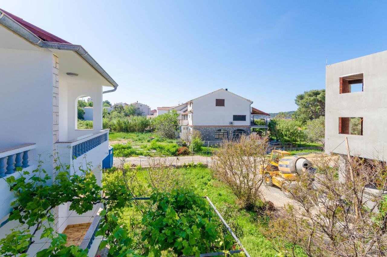 Apartments Slavica R Banjol Exterior photo