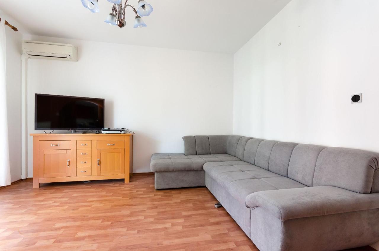 Apartments Slavica R Banjol Exterior photo