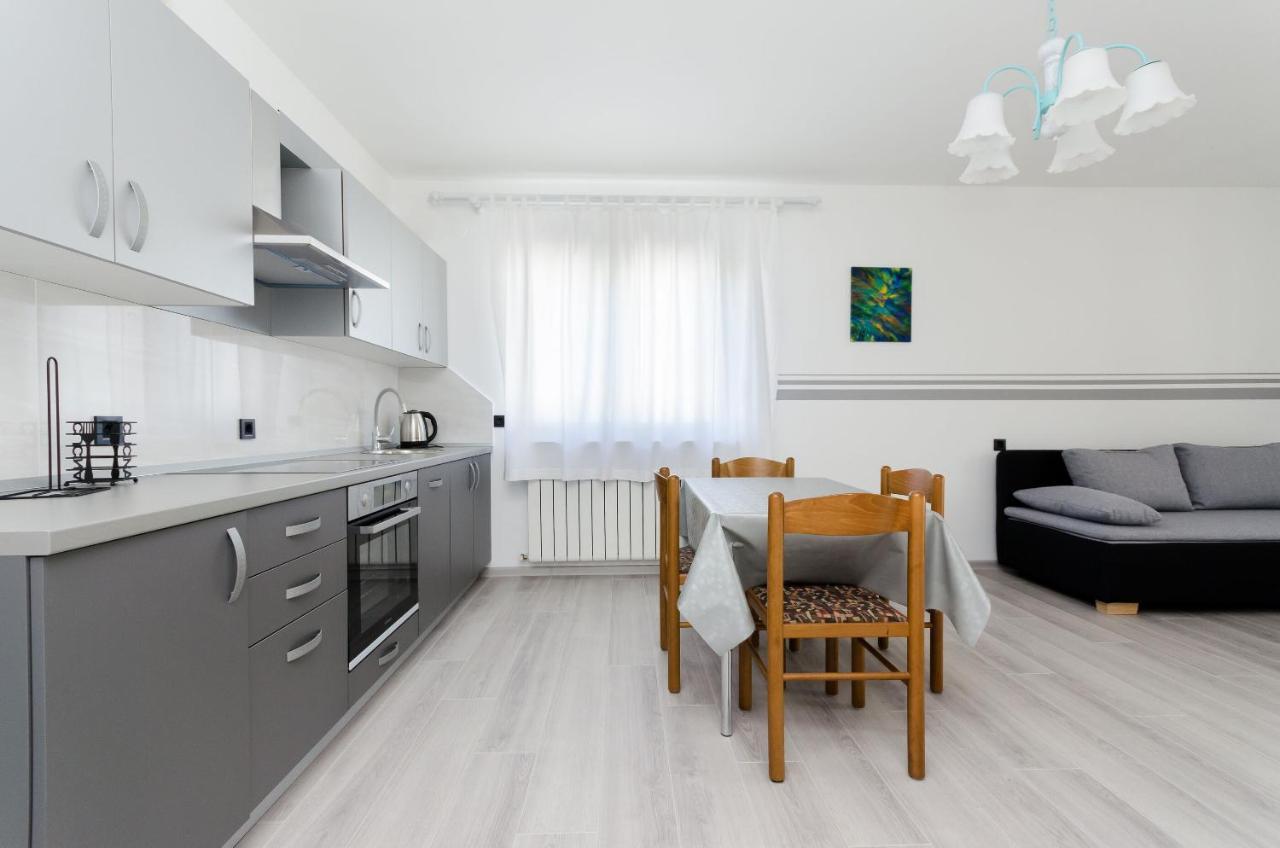 Apartments Slavica R Banjol Exterior photo