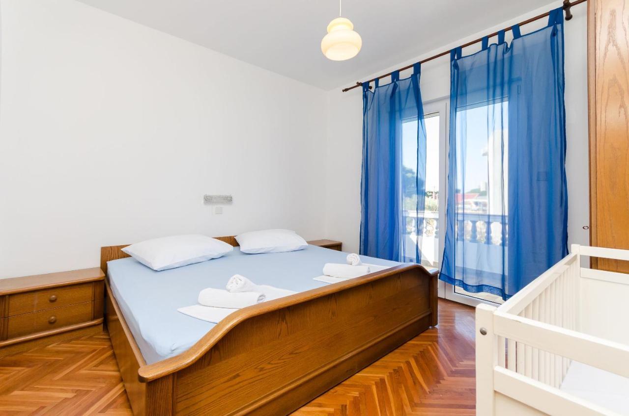 Apartments Slavica R Banjol Exterior photo